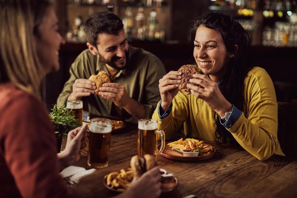 Los mejores pinchos y hamburguesas para compartir con tus amigos en nuestro bar