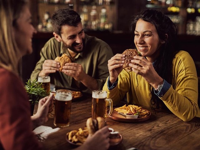 Los mejores pinchos y hamburguesas para compartir con tus amigos en nuestro bar